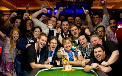 Brazalete para Chad Holloway en el Evento # 1 del día 2 del WSOP 2013 Brazalete para Chad Holloway en el Evento # 1 del día 2 del WSOP 2013