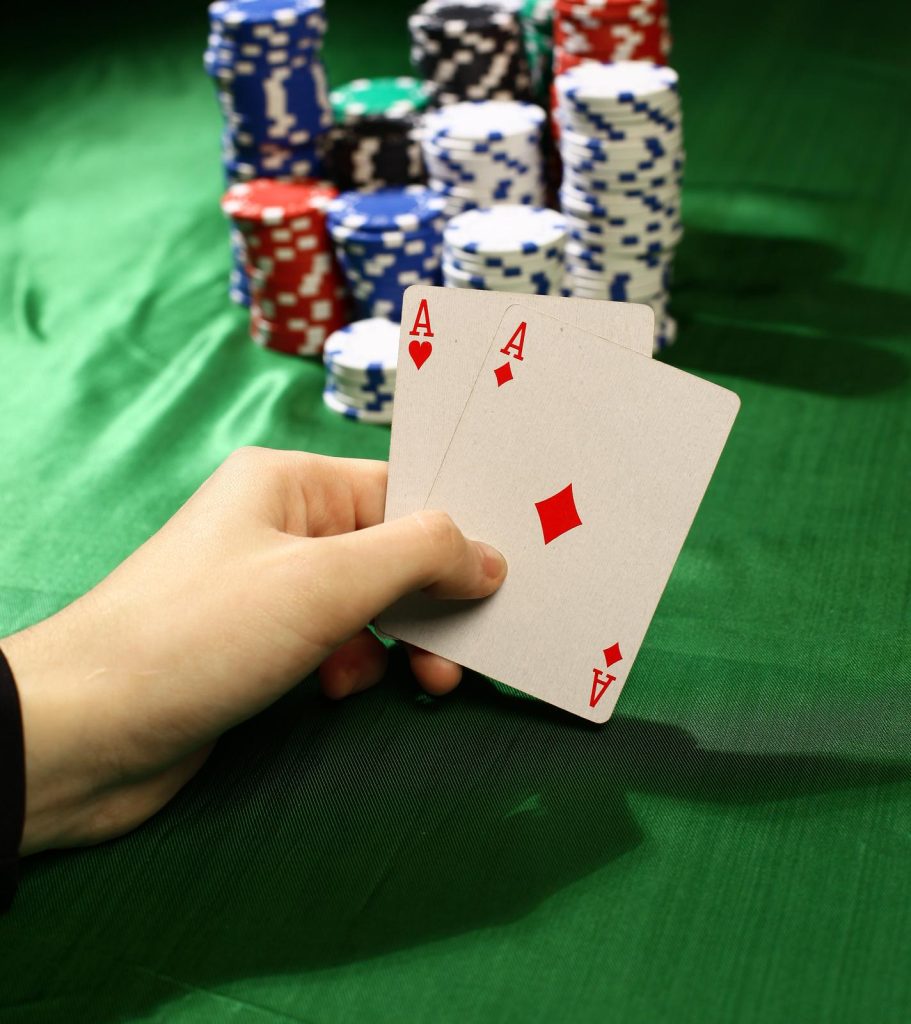 Las mejores peliculas sobre Poker que podes ver 1 44580430 two aces poker in the casino
