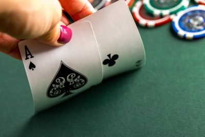 Jugadas más fuertes en el póker: aprende a usarlas bien
